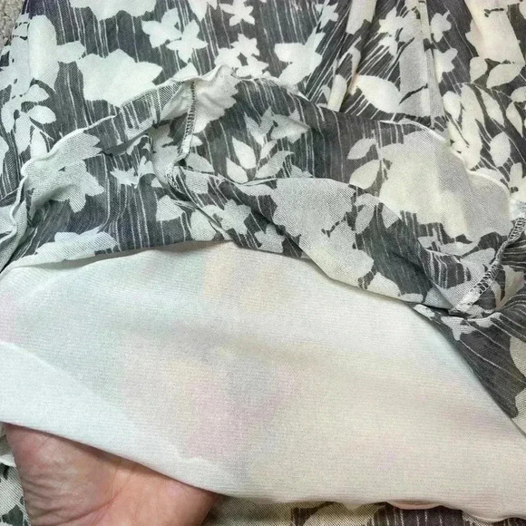 J. Jill women’s size M, flattering twist know detail, lined, sleeveless top - Picture 5 of 8